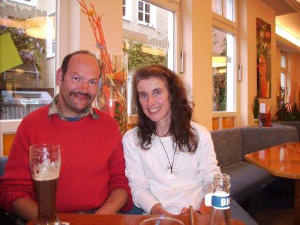 Herr L. unterwegs mit seiner Freizeitassistentin
